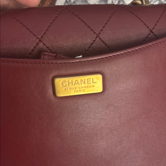 Chanel Red Leather Shoulder Bag with Gold Chain - Picture 17 of 17